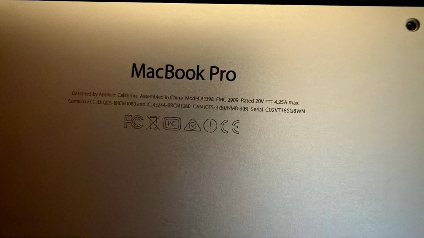 Apple MacBook Pro Laptop - photo 3