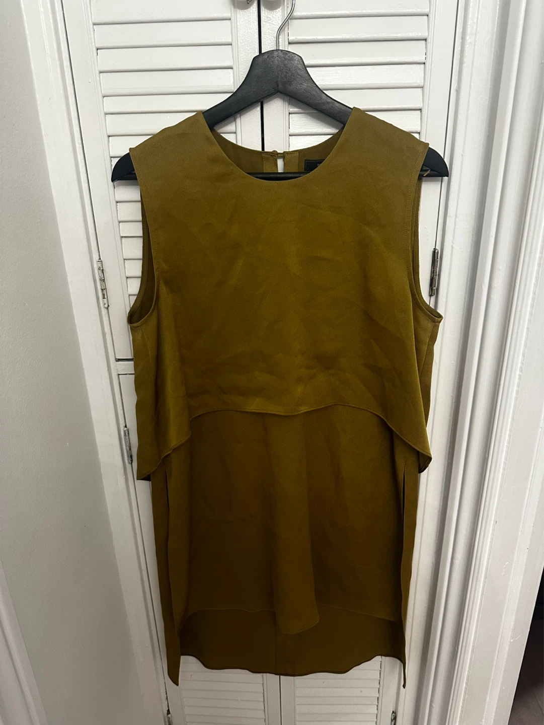 BCBG Layered Sleeveless Top Size M