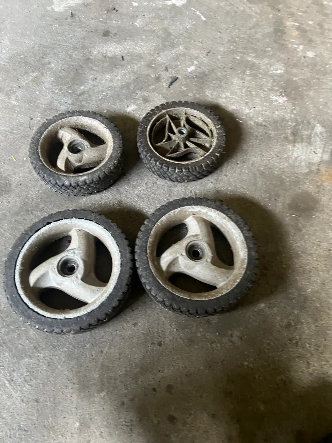 Set of 4 craftsman Lawn Mower Wheels - photo 2