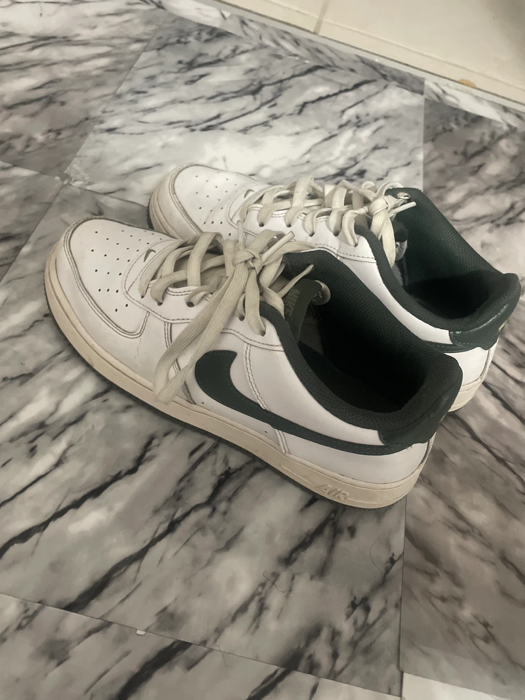Nike Air Force 1 White/Green Sneakers