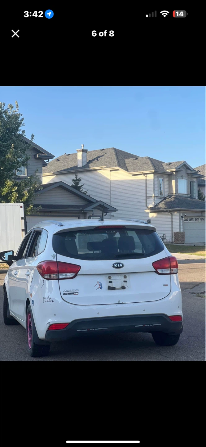 White Kia Rondo - photo 3