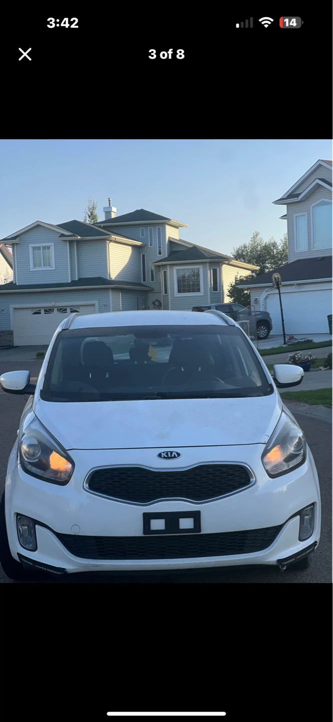 White Kia Rondo - photo 2
