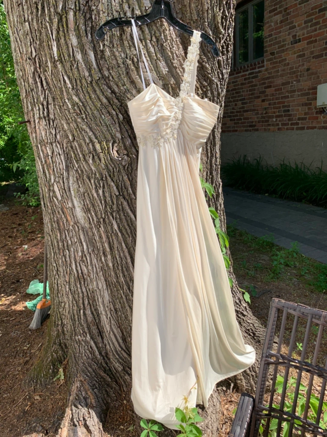 Morgan & Co. Cream Formal Dress in Long Island great neck