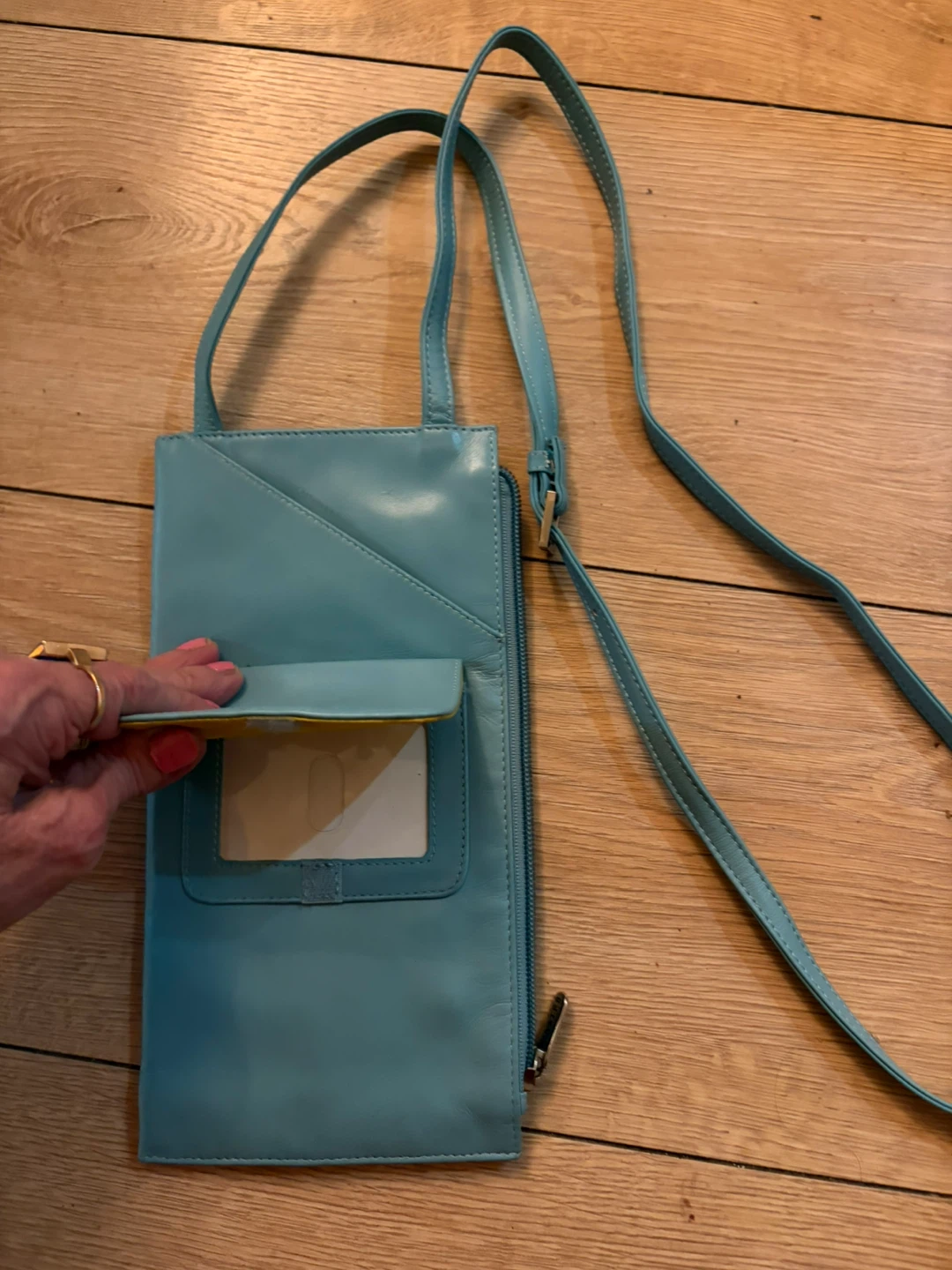 Brand New Danier Turquoise Leather Crossbody Phone Wallet - photo 2