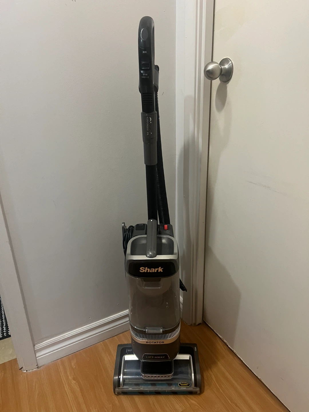 Shark Rotator Lift-Away Vacuum Cleaner - photo 3