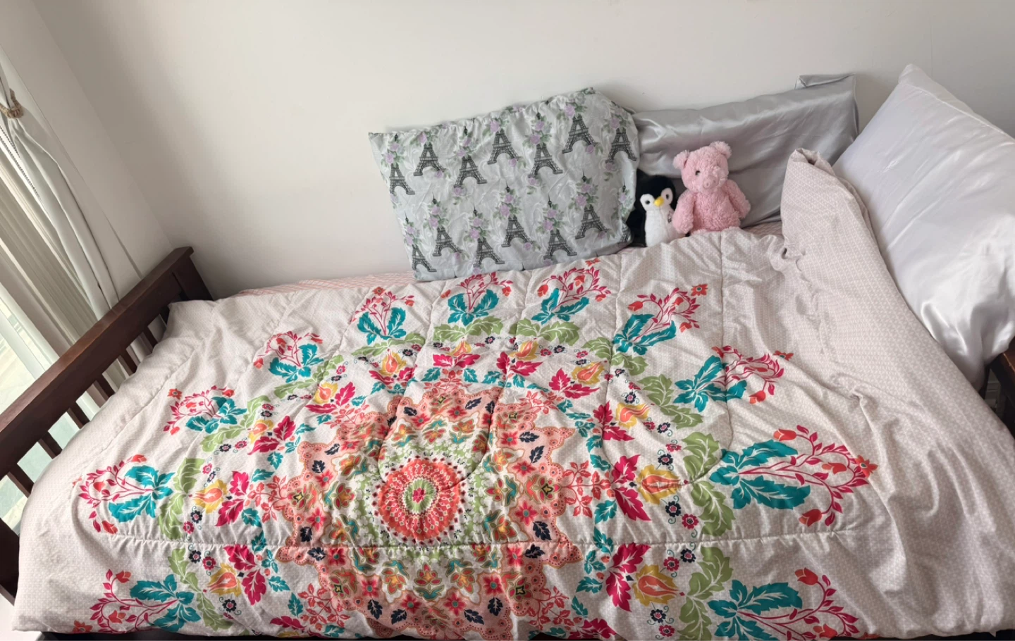 Queen Size Comforter with Floral Pattern