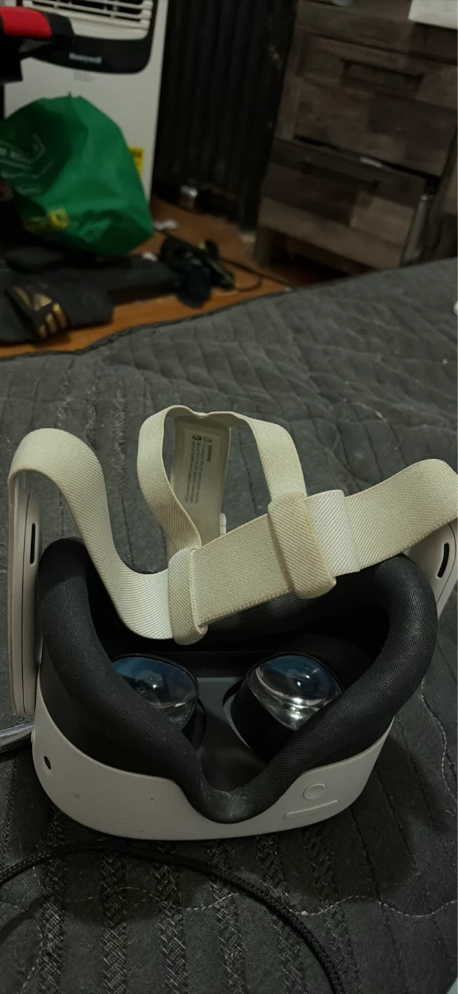 Meta Quest 3S VR Headset and Controllers - photo 3