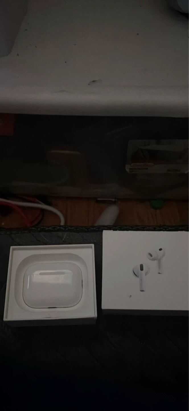 Apple AirPods Pro 3 gen with Charging Case - photo 2