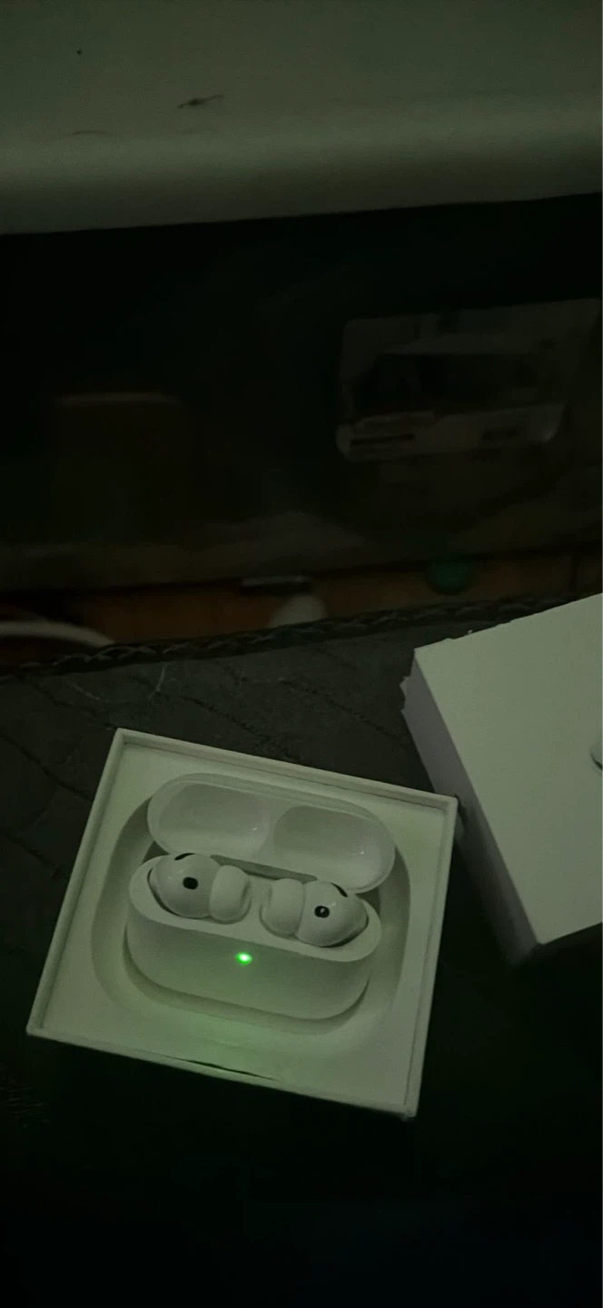 Apple AirPods Pro 3 gen with Charging Case