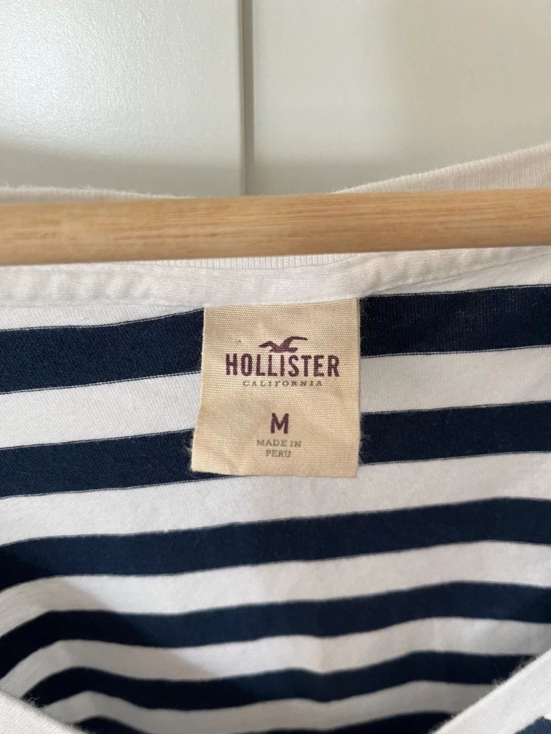 Y2K Hollister California Striped V-Neck T-Shirt - Medium - photo 2