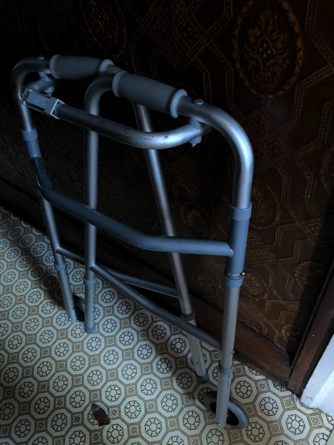 Folding walker with wheels - photo 2