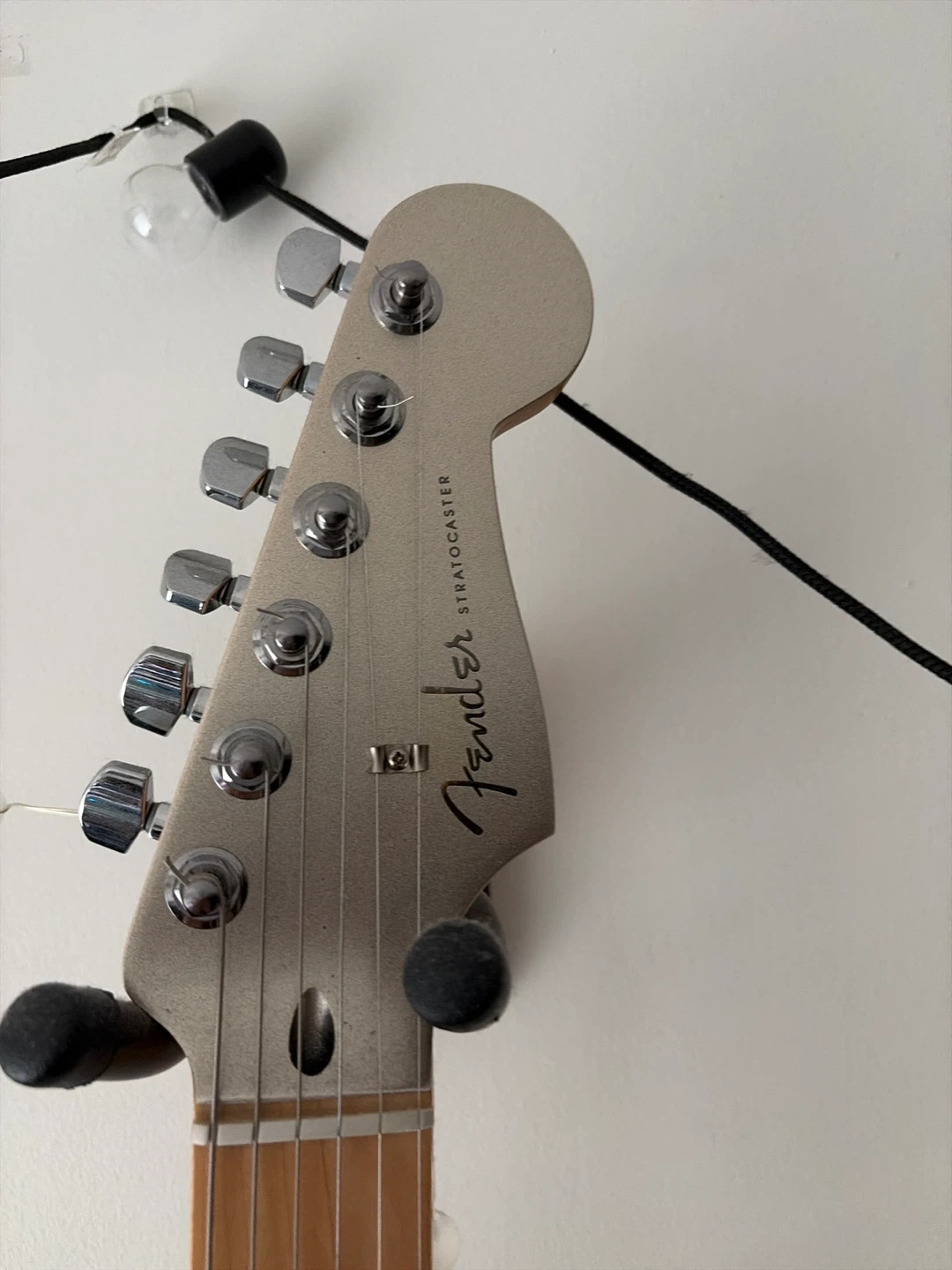 Fender Stratocaster - Barely used - photo 2