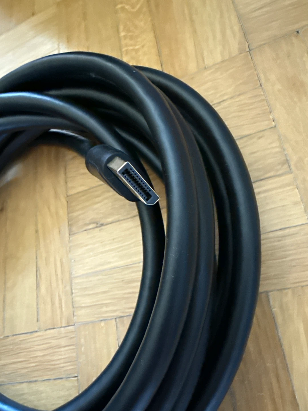 AmazonBasics DisplayPort 1.2 Cable - 15 Feet - photo 2