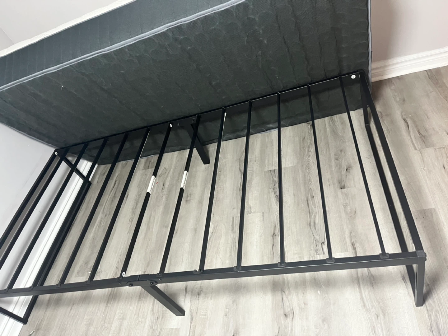 Twin Black Metal Frame + free Mattress (optional) - photo 2