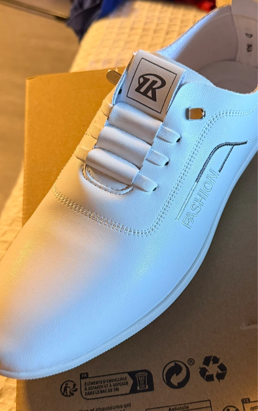 Read the description White "Fashion" Sneakers - Size CN43