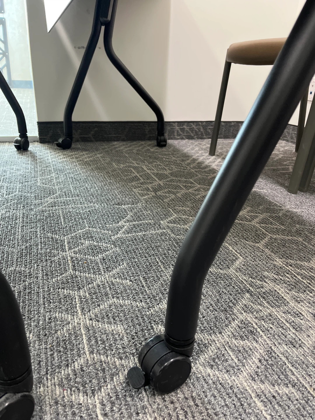 Table with Wheels - photo 4