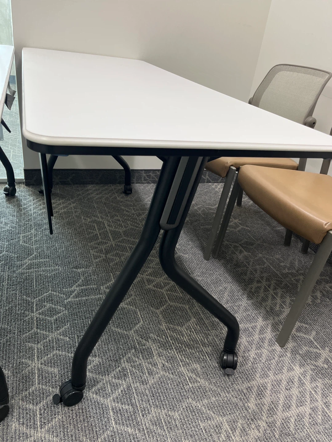 Table with Wheels - photo 2