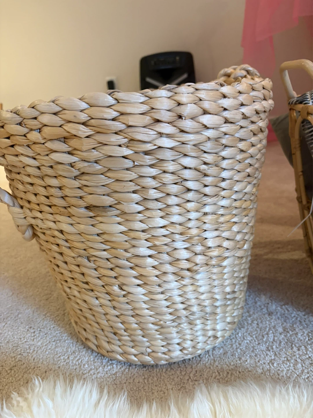 Sheepskin Rug & Rattan Baskets - photo 4