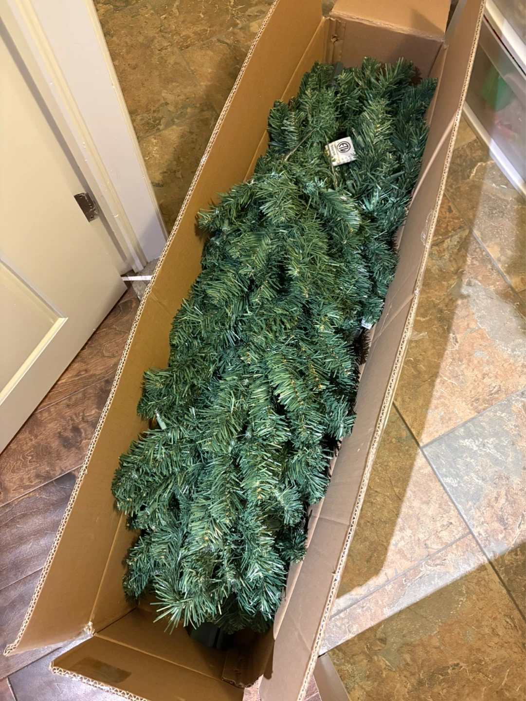 🎄 USED ONLY ONCE — PRE LIT, 6 & 1/2 FEET TALL - photo 3