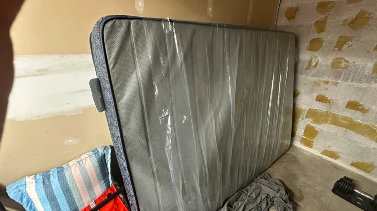 Queen size mattress - photo 2