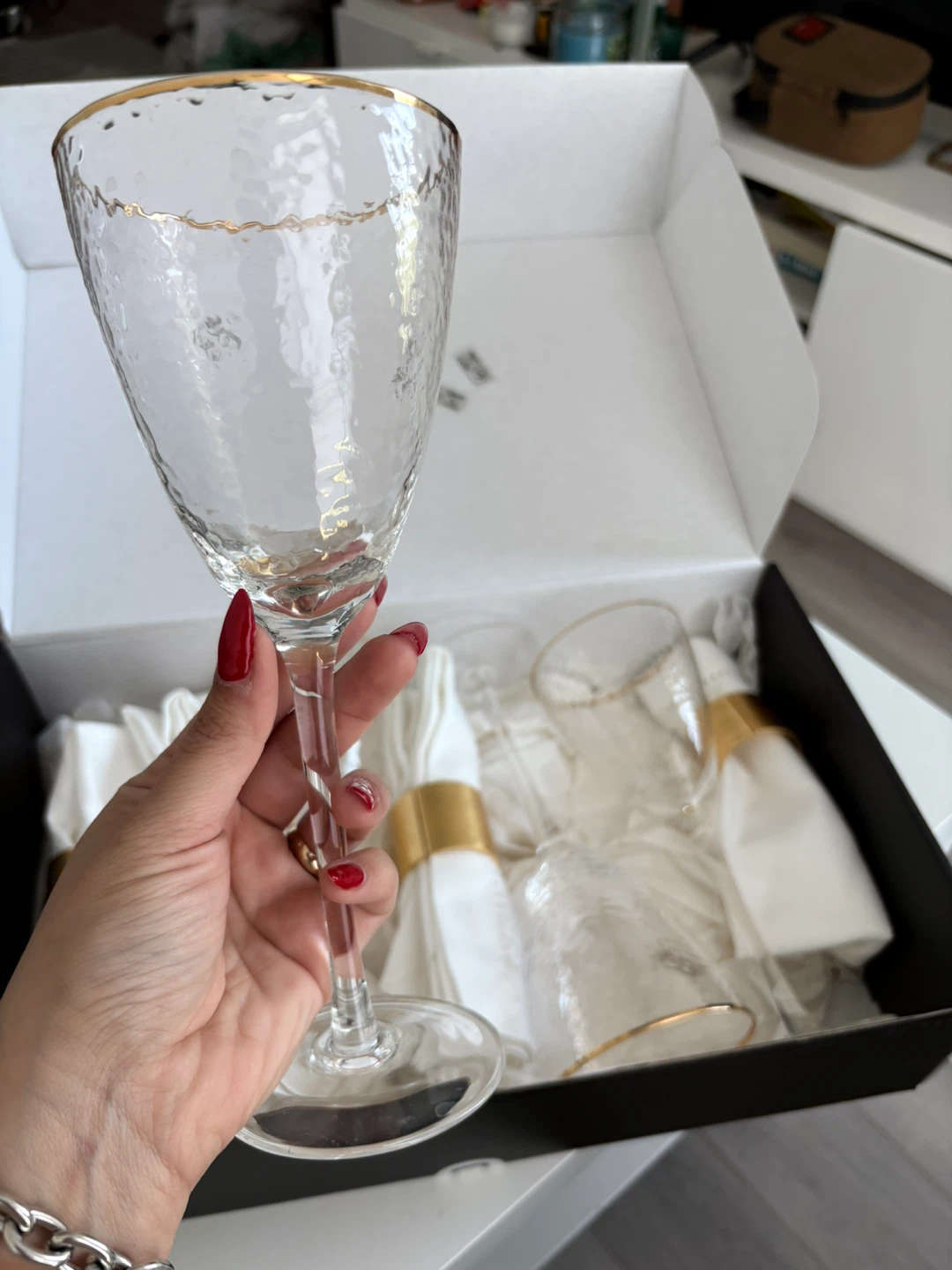 Fox home Set of 4 Wine Glasses with Napkins and Napkin Rings