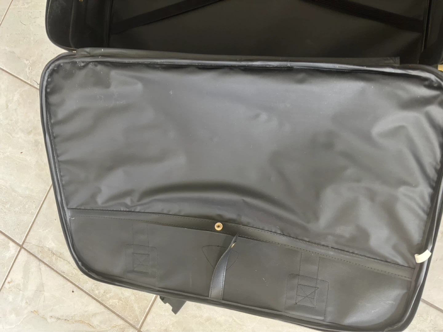 VIXEN Large Black Rolling Suitcase - photo 3