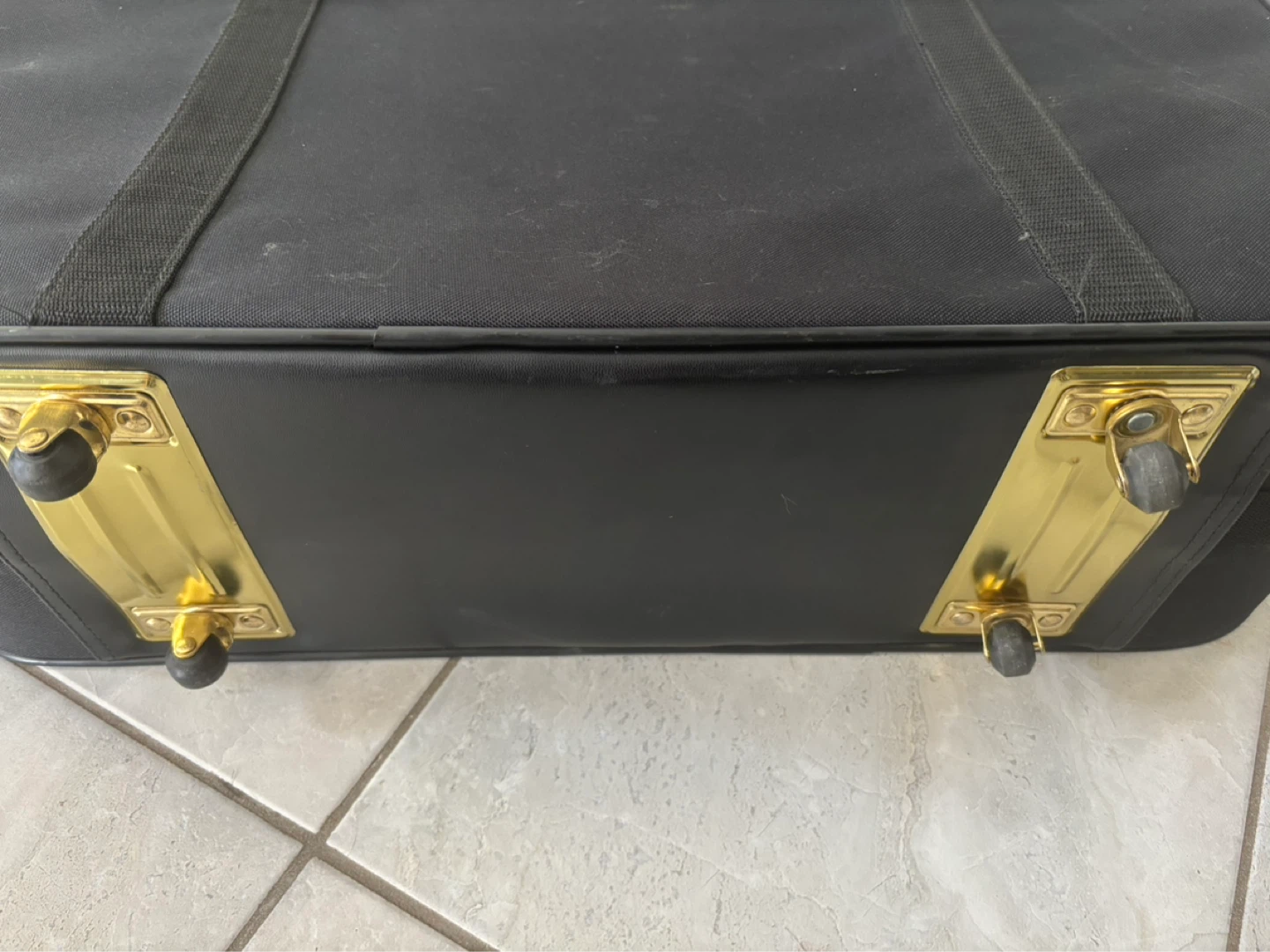 VIXEN Large Black Rolling Suitcase - photo 4