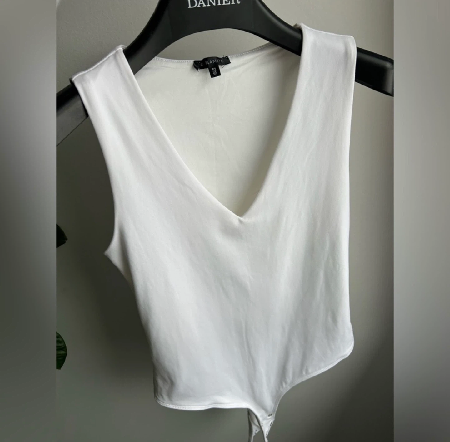 Dynamite Sleeveless V-Neck Bodysuits - photo 2