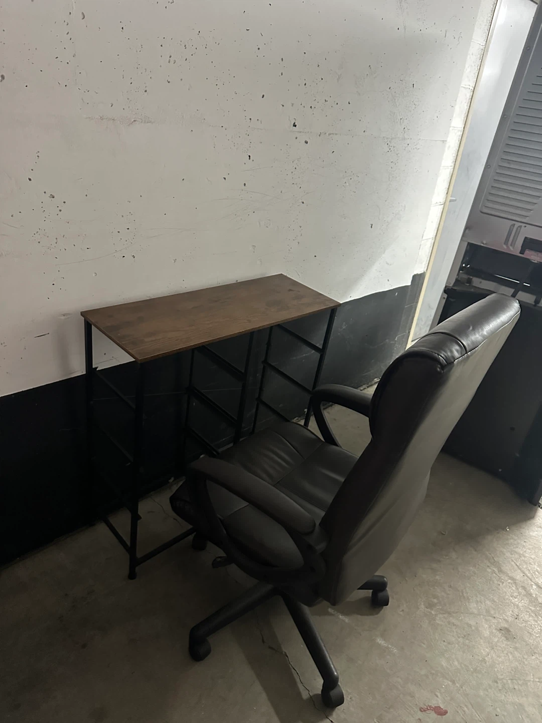 ✨ COMPUTER DESK & OFFICE CHAIR FOR SALE ✨ - photo 2