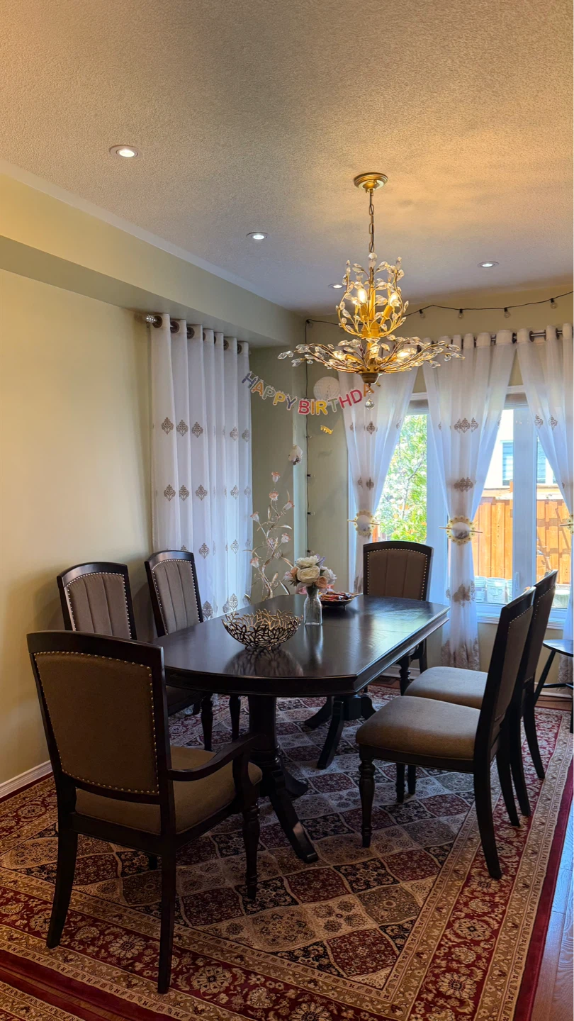 Extendable Dining Table with 6 chairs