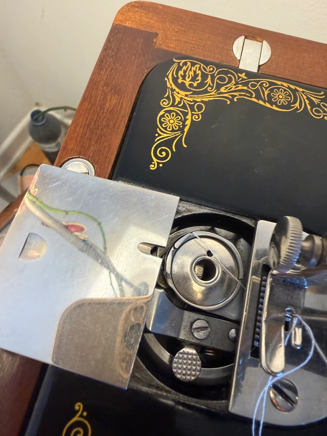 Vintage Singer Sewing Machine with Wooden Base - photo 5
