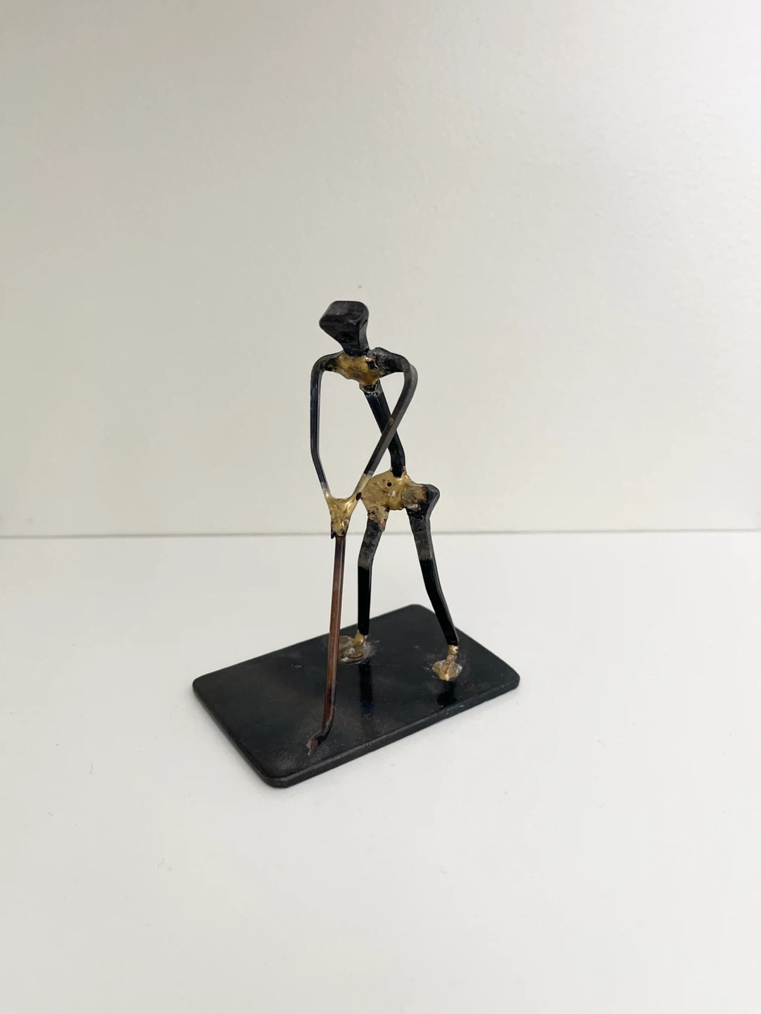Metal golfer figurine