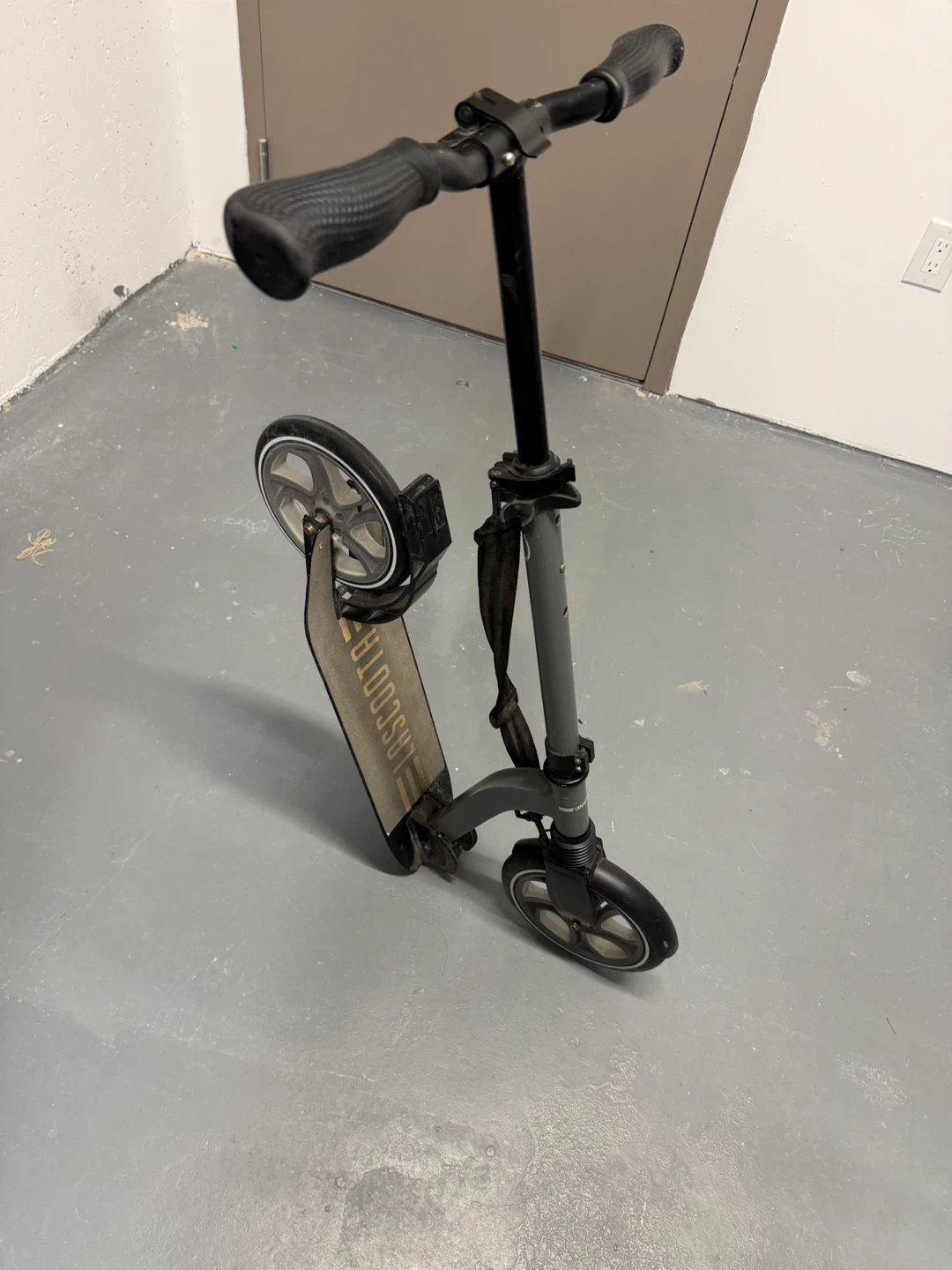 LASCOOTA Kick Scooter – Foldable