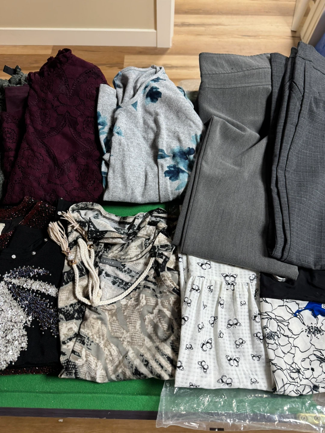 Bundle of Women's Tops and Pants - photo 4