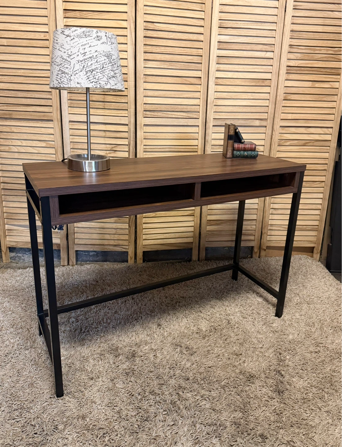 Desk - photo 4