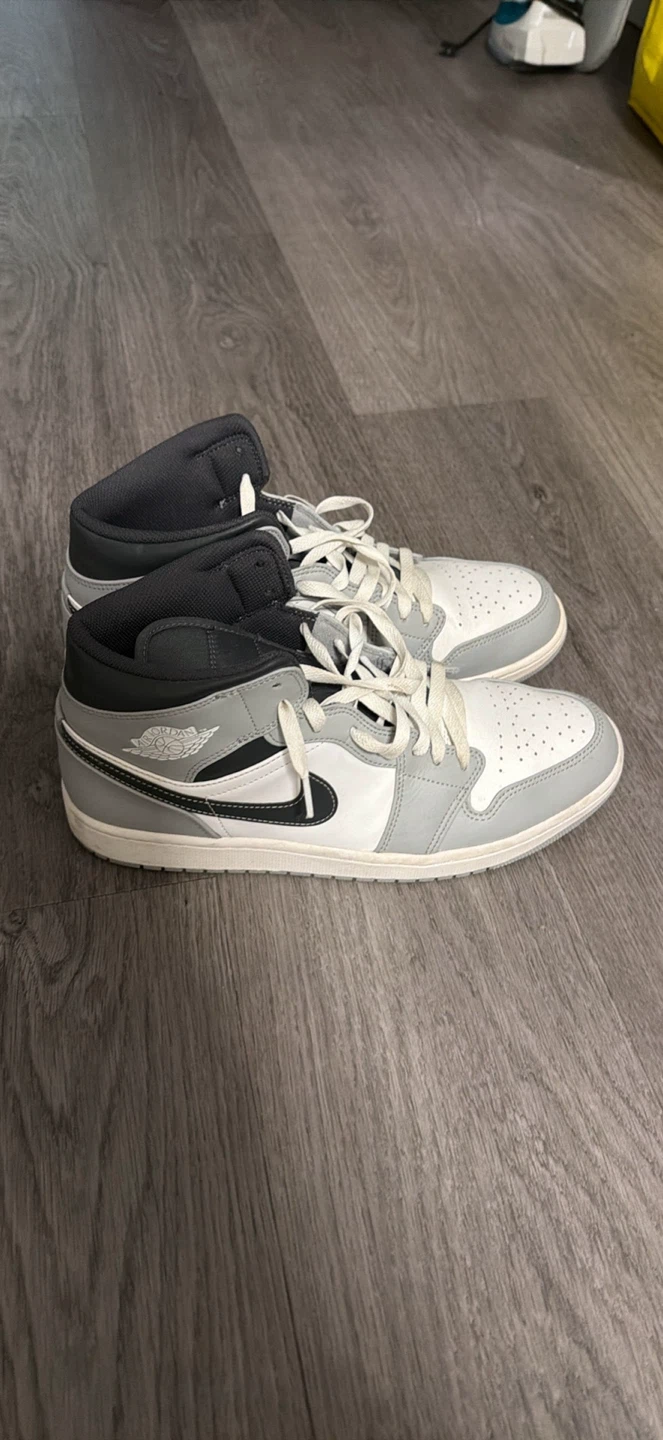Air Jordan 1 Mid SE Grey White Black Sneakers