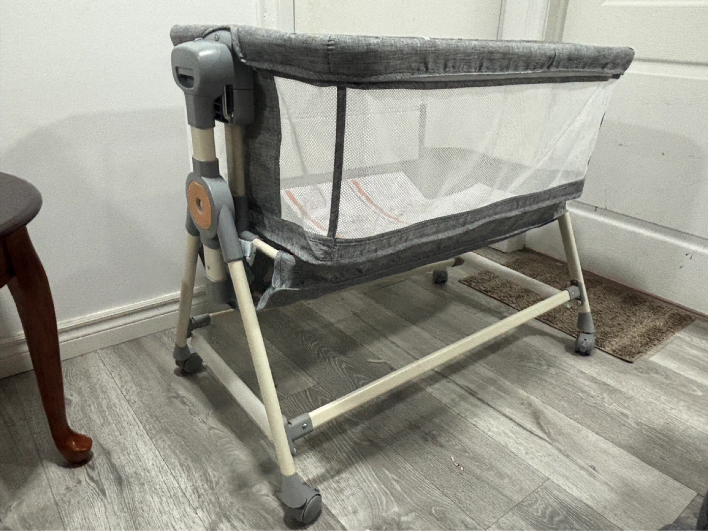 Grey Baby Bassinet/Co-Sleeper - photo 4