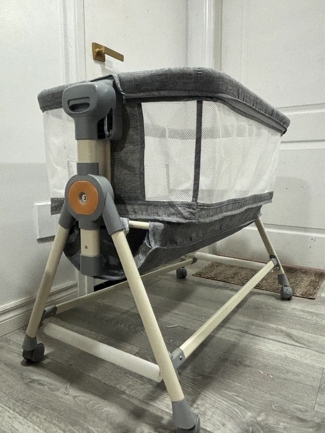 Grey Baby Bassinet/Co-Sleeper - photo 3
