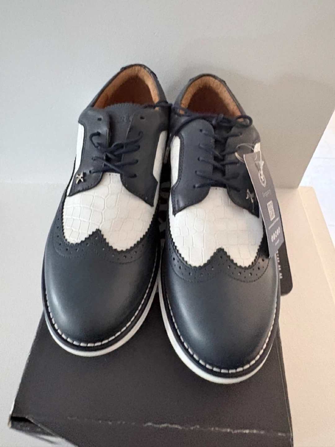 Men’s brand new golf shoes in box