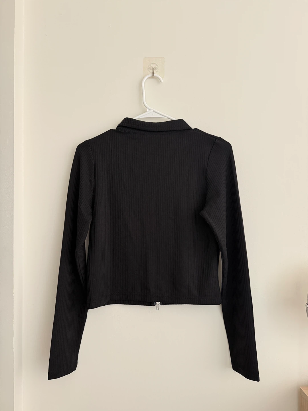 H&M Black Ribbed Zip-Up Collared Sweater - photo 2