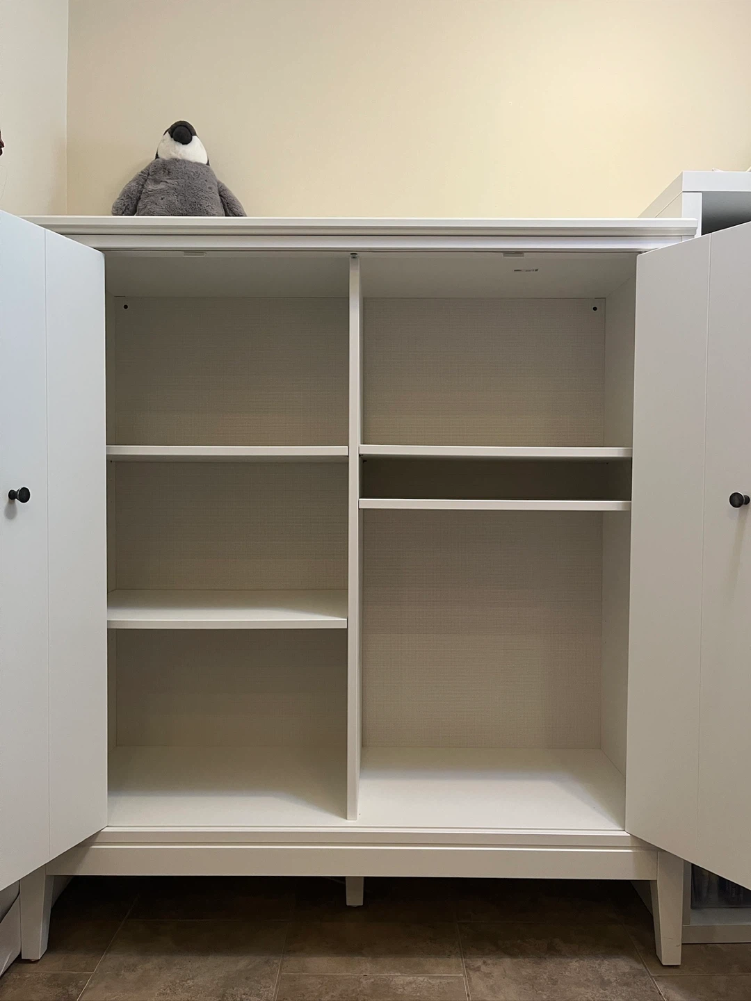 IKEA IDANÄS White Cabinet with Bi-Folding Doors - photo 3