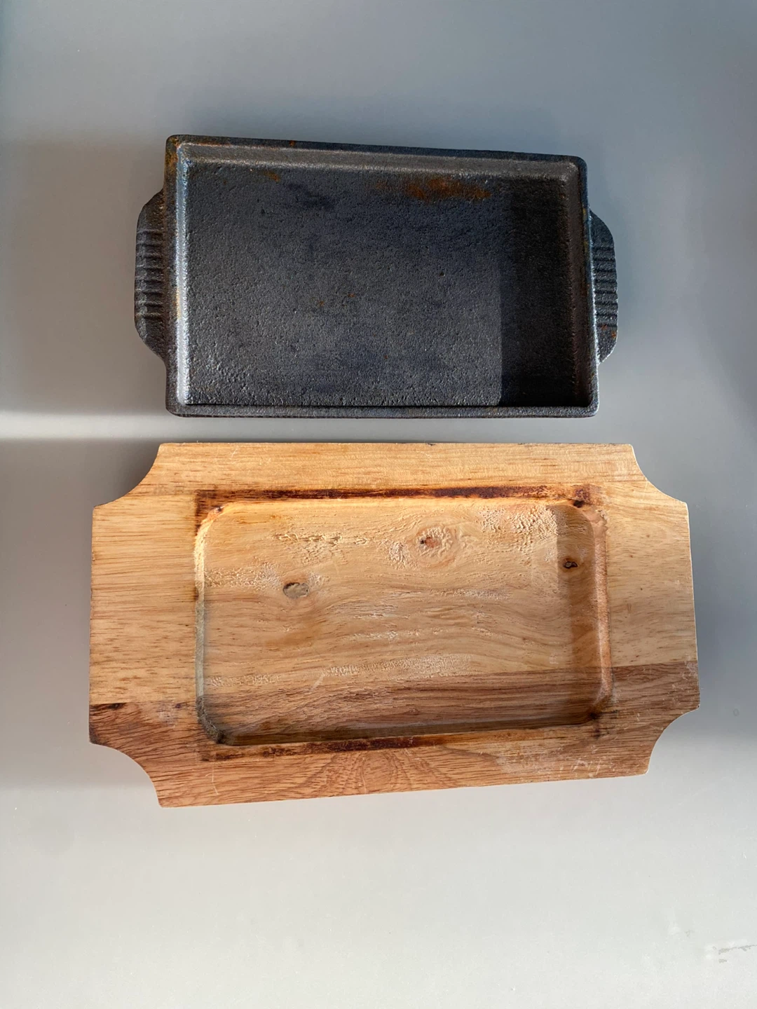Cast Iron Sizzling Plate with Wooden Base