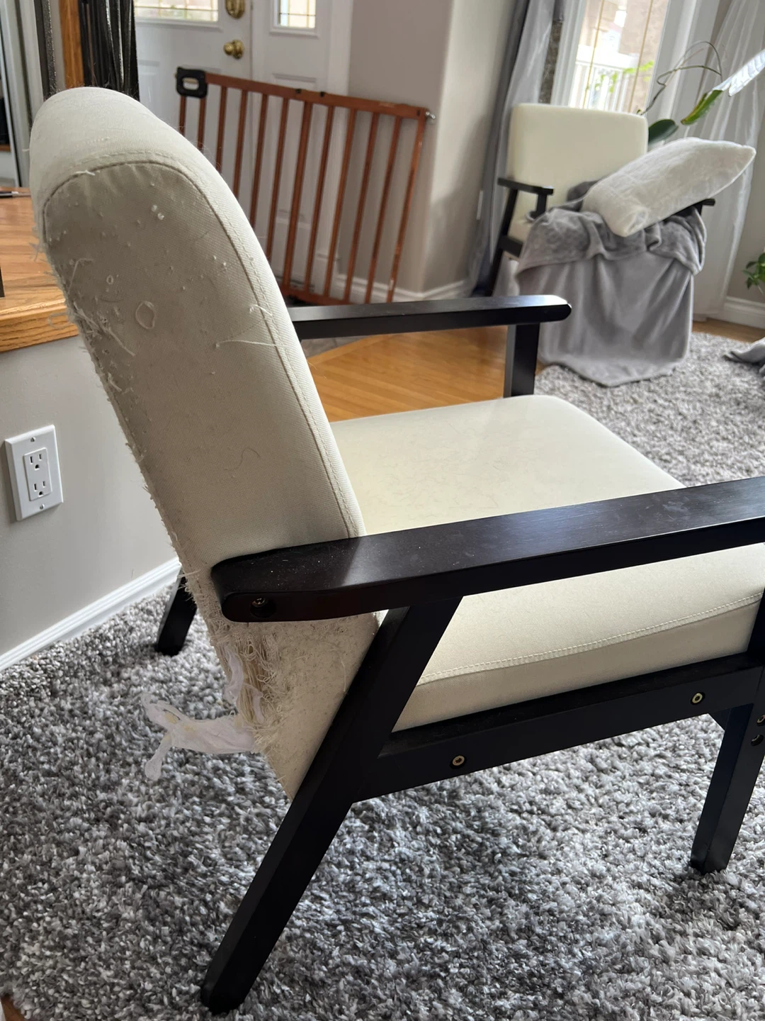 Armchair with wooden frame - photo 2