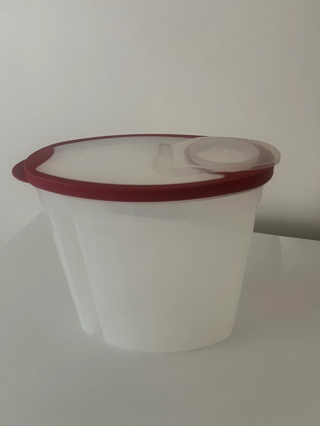 Rubbermaid Food Storage Container