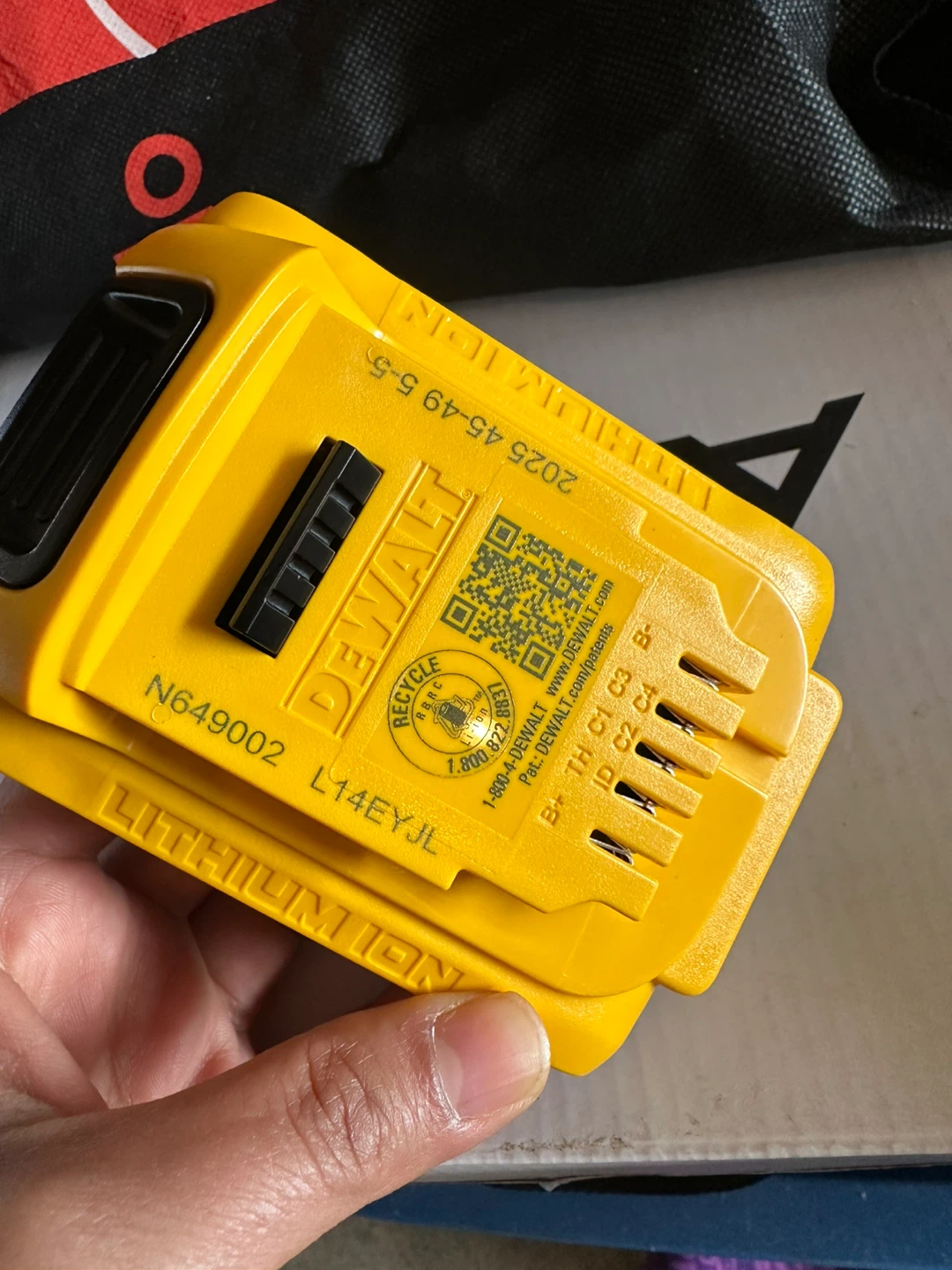 DeWalt DCB203 20V MAX Lithium-Ion Battery Pack 2.0Ah - photo 3