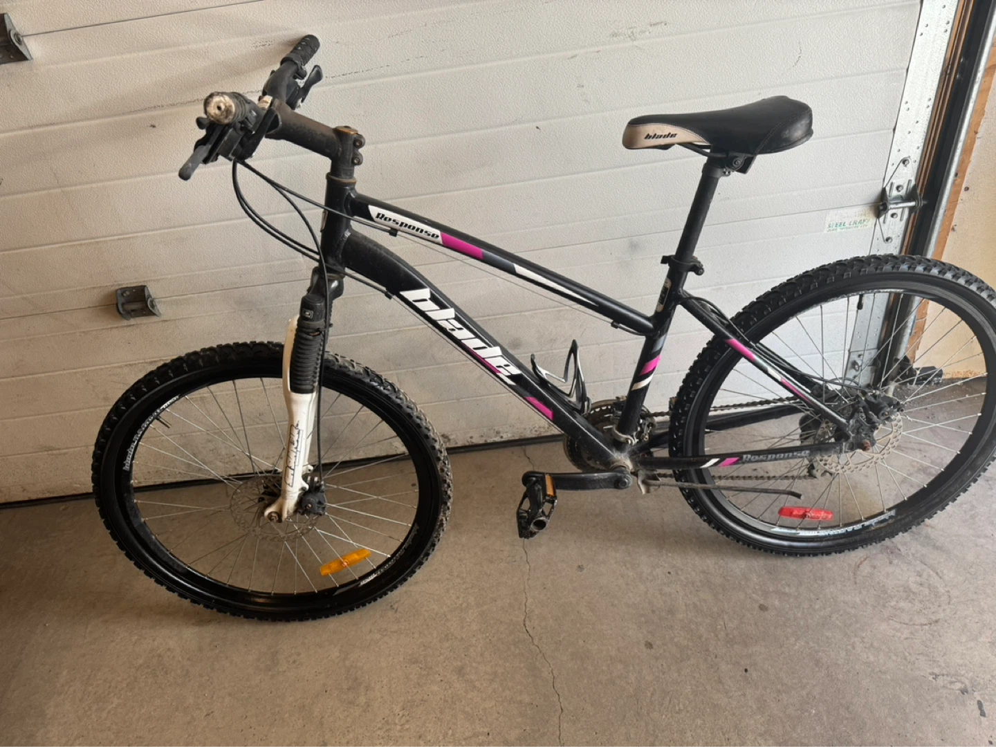 Blade Aluminum Mountain Bike with Disk Brakes