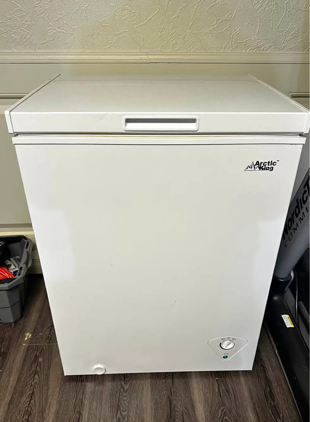 Arctic King Chest Freezer - photo 2