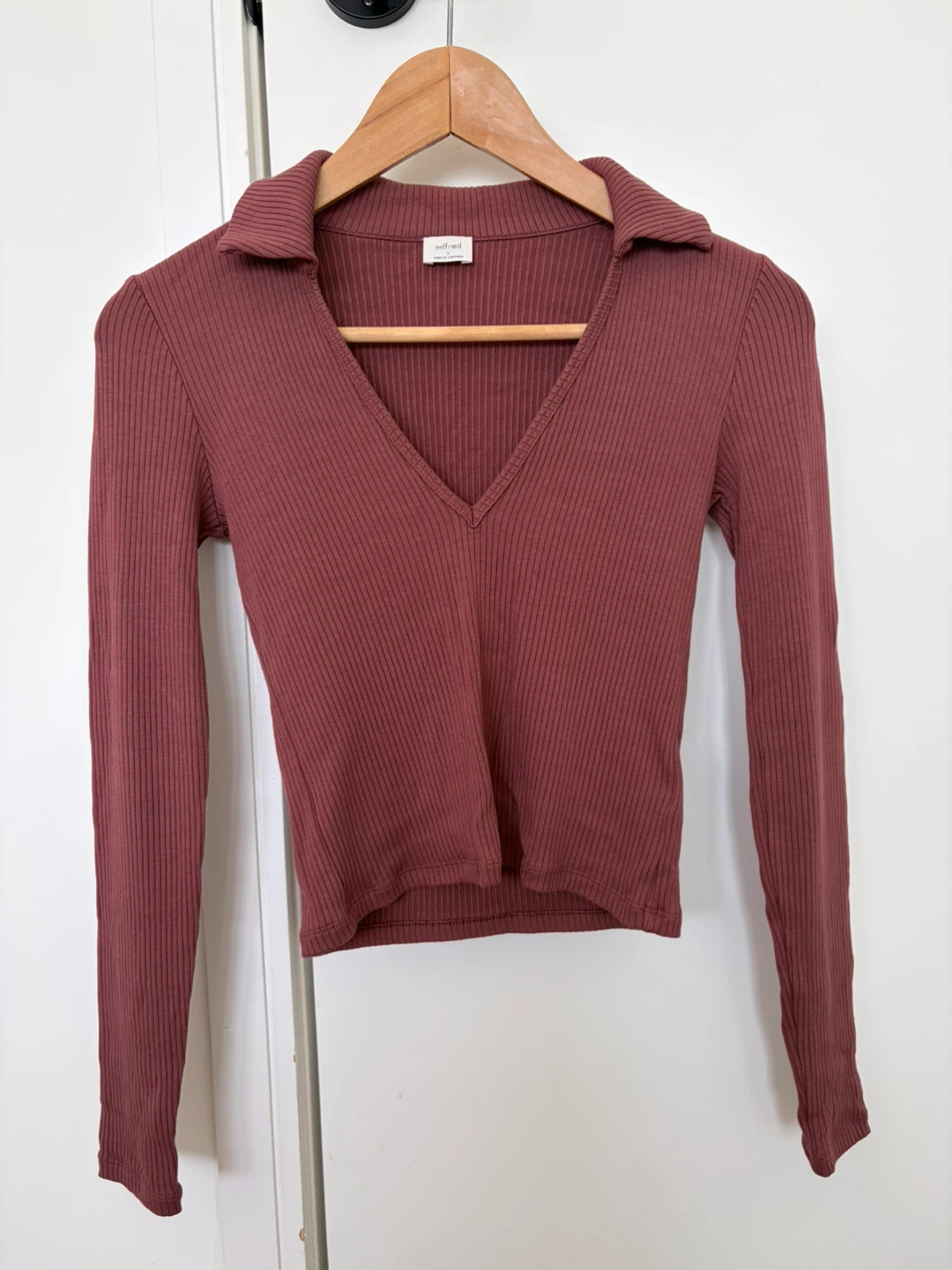 Wilfred Ribbed Collared V-Neck Long Sleeve Top