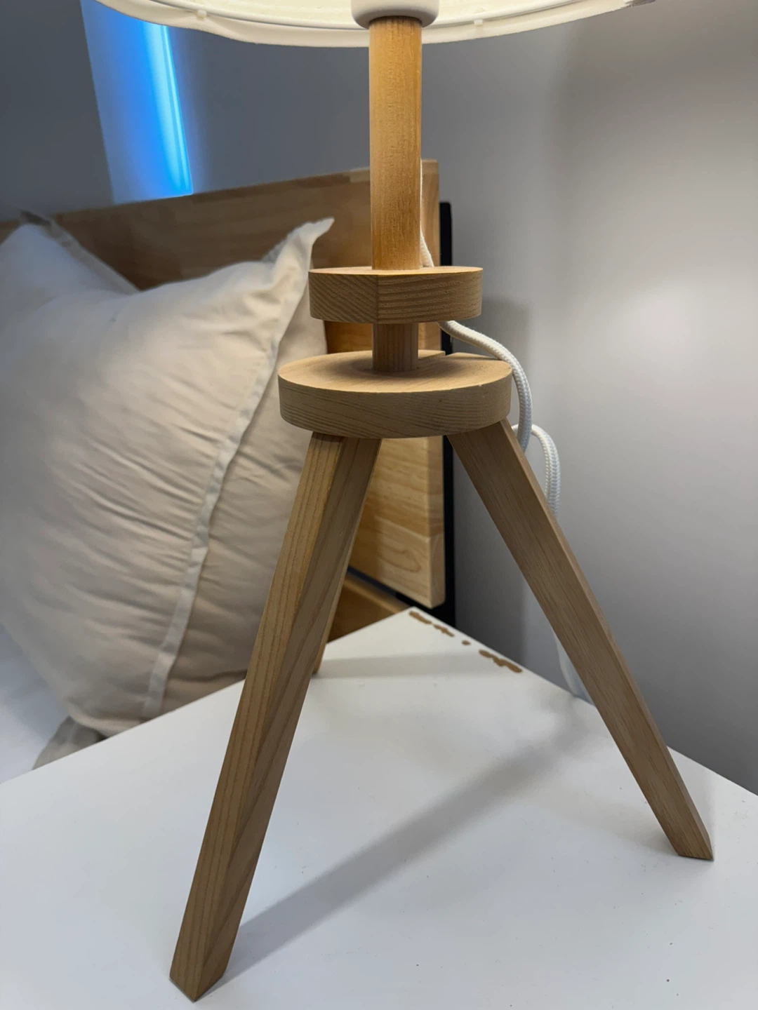 Wooden Tripod Table Lamp - photo 3