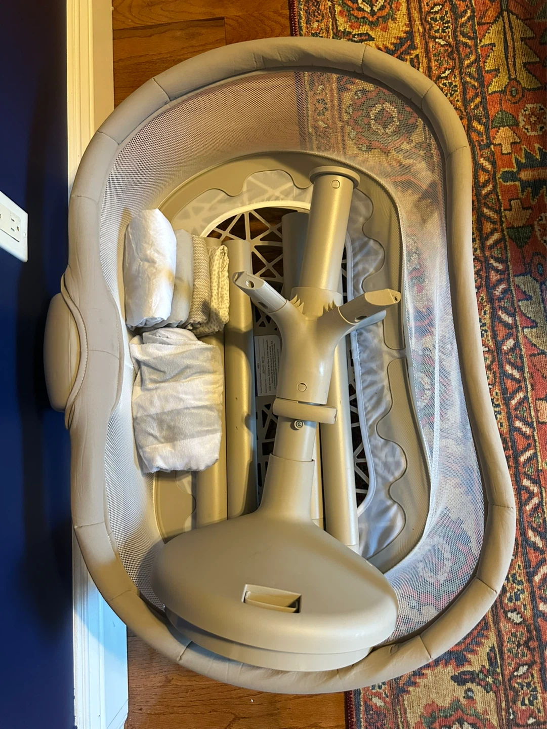 HALO Bassinest Swivel Sleeper and Accessories - photo 4
